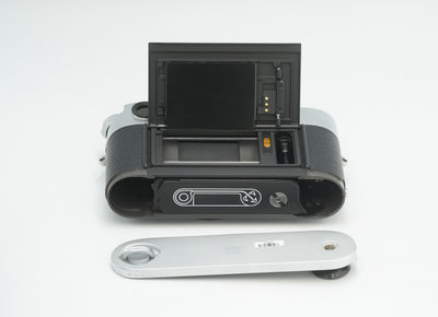 LEICA M6 TTL 0.72 body, silver, amazing condition with box