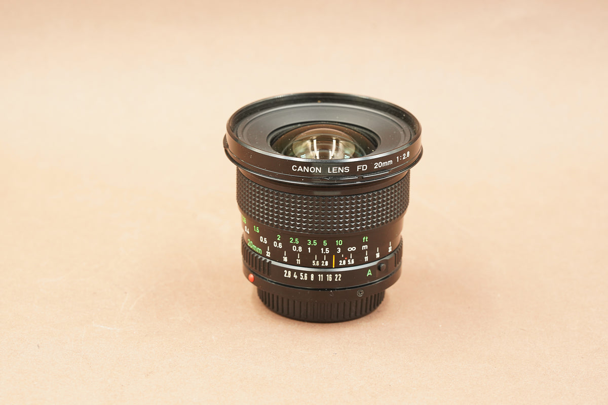Canon nFD 20mm f/2.8, side view with focus and aperture scales